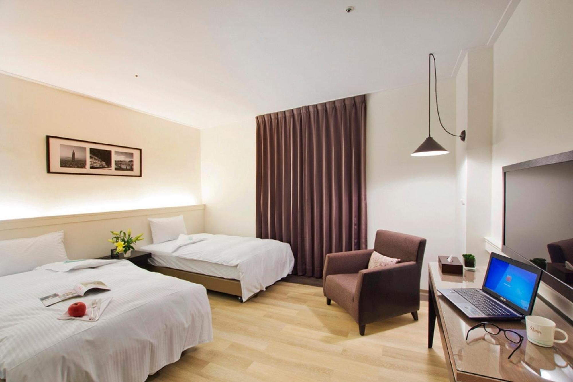 53 Hotel Тайчжун Экстерьер фото