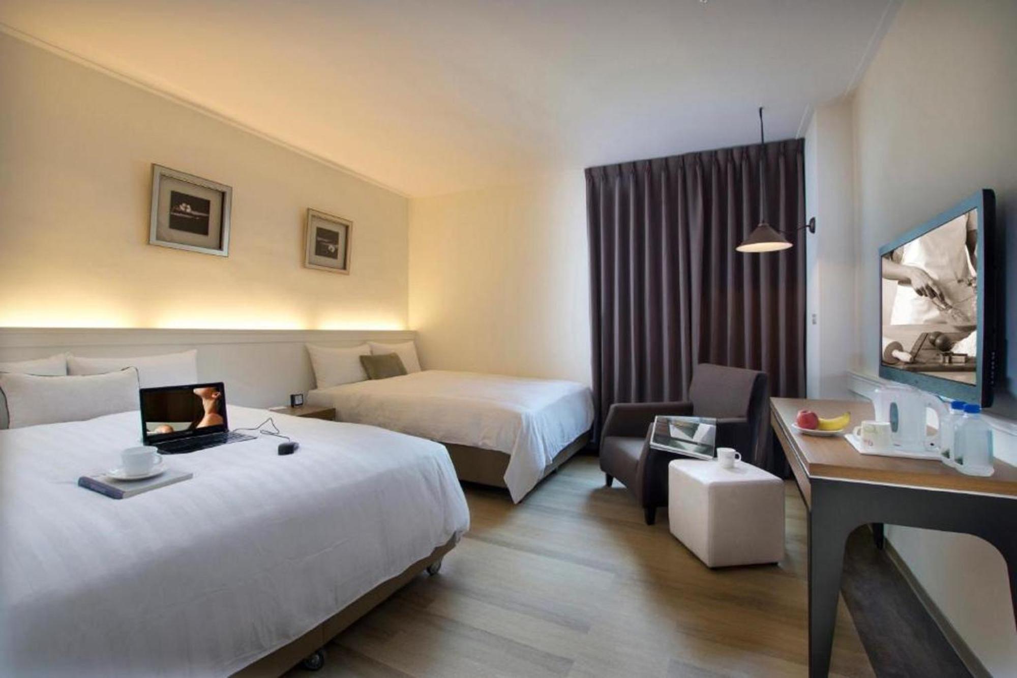 53 Hotel Тайчжун Экстерьер фото