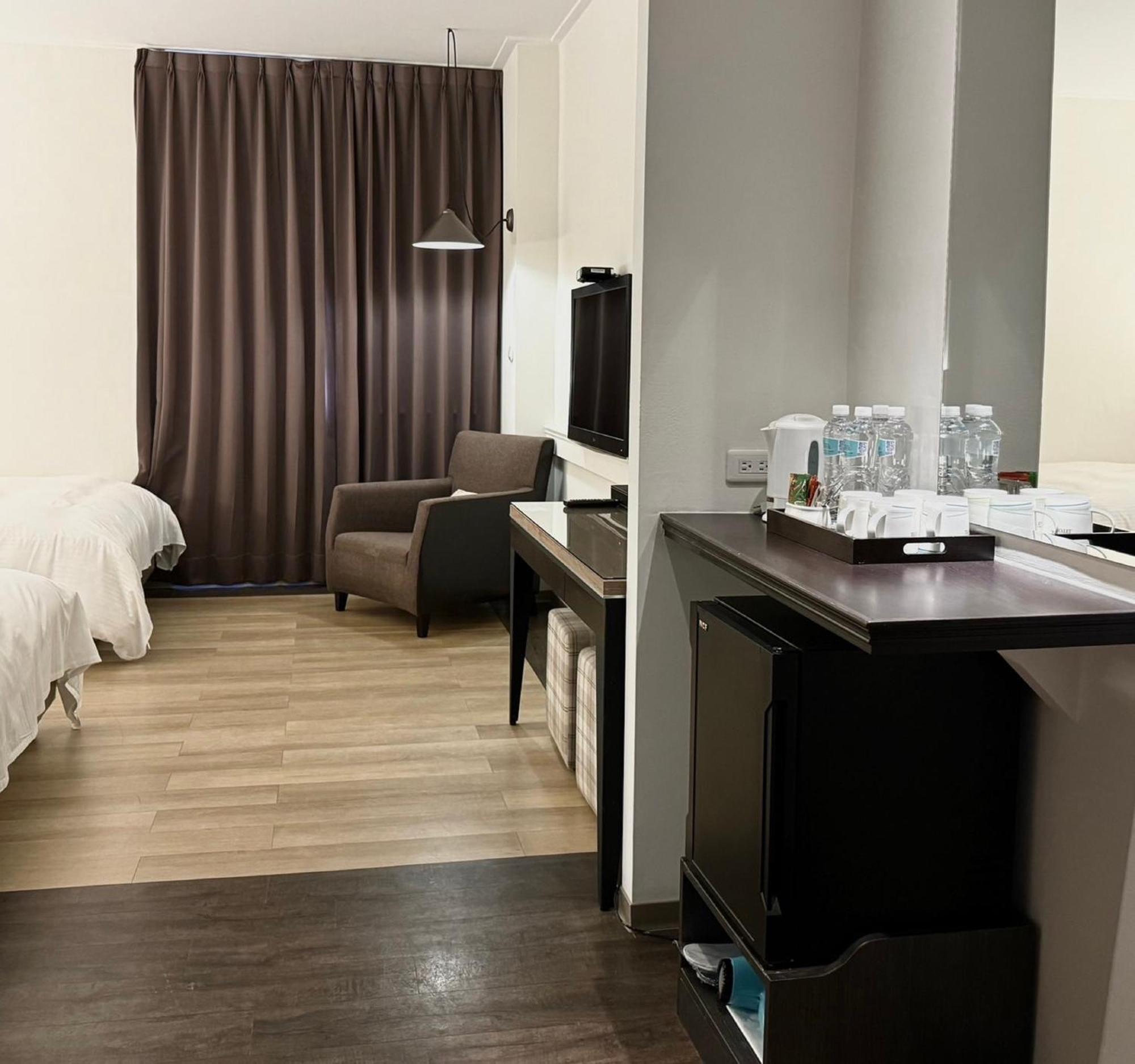 53 Hotel Тайчжун Экстерьер фото