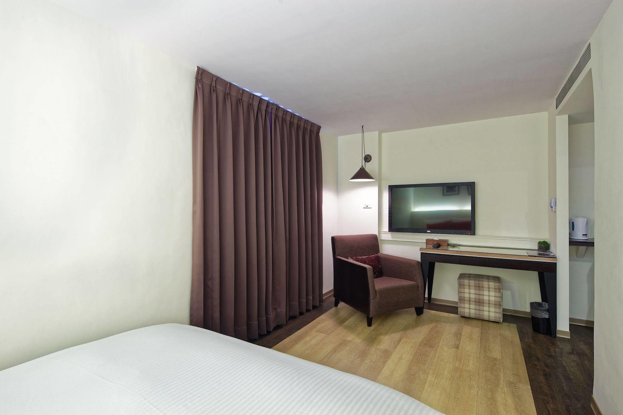 53 Hotel Тайчжун Экстерьер фото