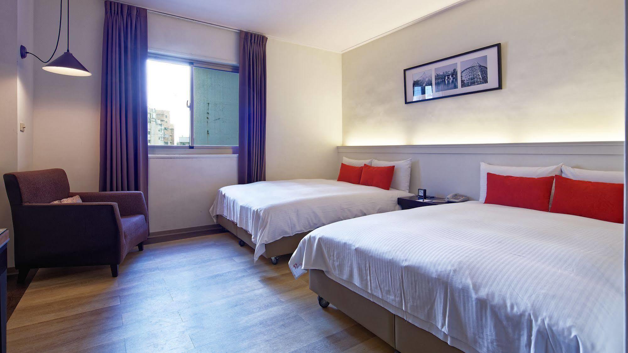 53 Hotel Тайчжун Экстерьер фото