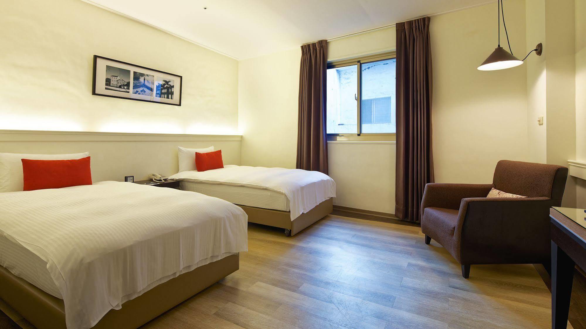 53 Hotel Тайчжун Экстерьер фото